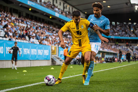 Mehdi Kirch of Diddeleng and Joseph Ceesay of Malmö FF