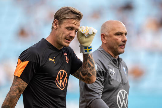Goalkeeper Johan Dahlin and  goalkeeper coach Jonnie Fedel