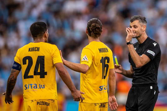 Referee Enea Jorgji