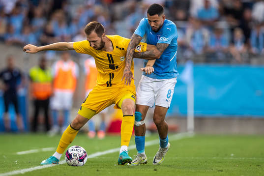 Filip Bojic of Diddeleng and Sergio Pena of Malmö FF
