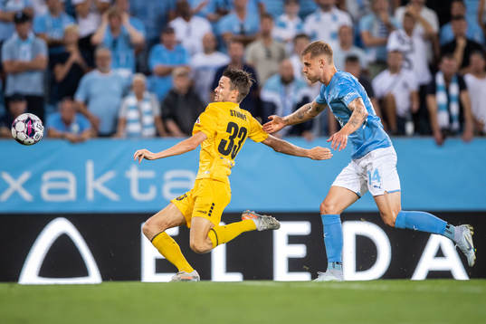 Chris Stumpf of Diddeleng and Felix Beijmo of Malmö FF