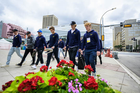 Players and staff of Sweden walk to the arena