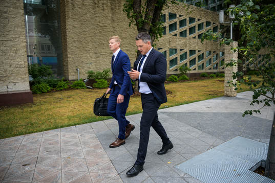 Assistant coach Patrik Andersson and head coach Tomas