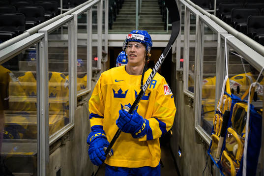 Simon Edvinsson of Sweden at warm-up