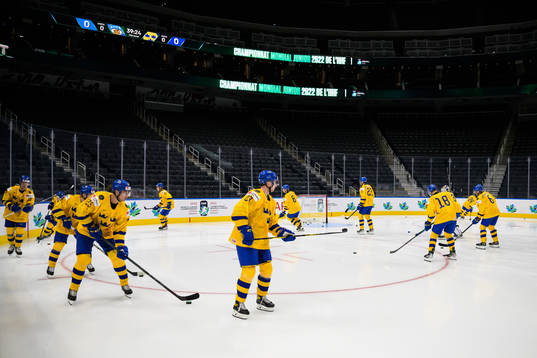 Players of Sweden at warm-up
