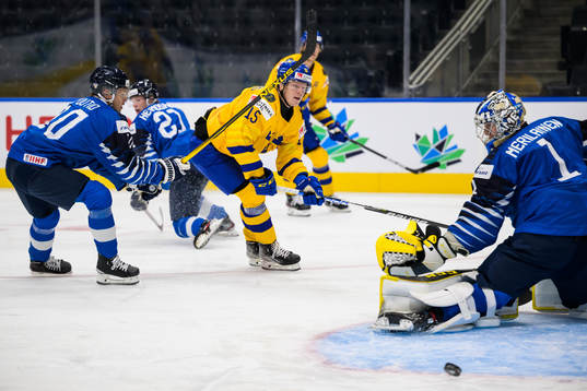 Samuel Helenius and goaltender Leevi Meriläinen of Finland