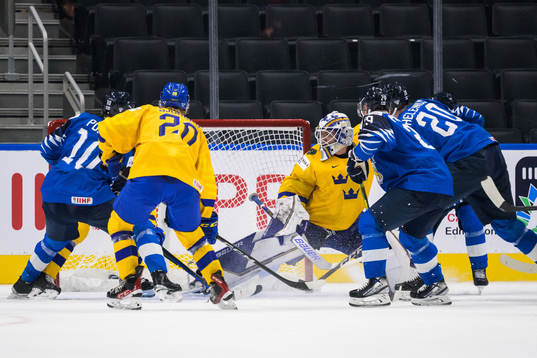 Samuel Helenius of Finland scores 1-1 behind goaltender