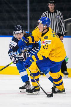 Ville Koivunen of Finland and Oskar Olausson of Sweden