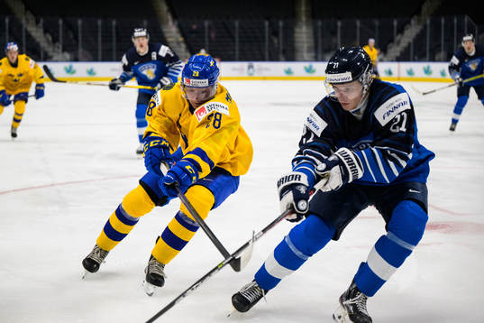 Oskar Magnusson of Sweden and Aleksi Heimosalmi of Finland