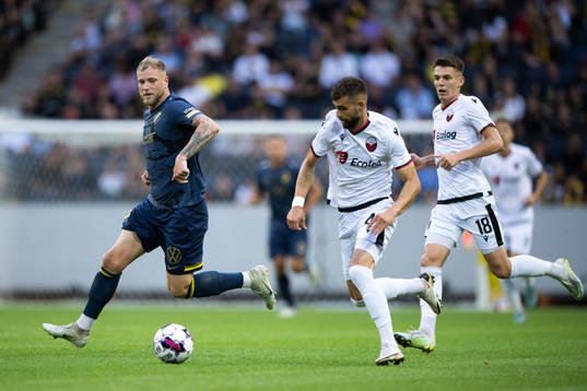 John Guidetti of AIK and Egzon Bejtullai of FK Shkendija