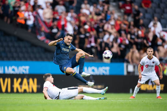 Sidrit Guri of FK Shkendija and Sotirios Papagiannopoulos