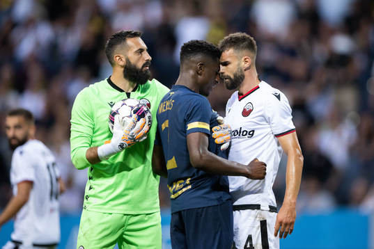 Josafat Mendes of AIK and Egzon Bejtullai of FK Shkendija