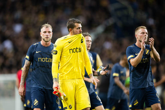 John Guidetti, goalkeeper Kristoffer Nordfeldt and