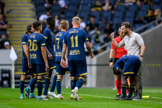 Bartosz Grzelak, head coach of AIK gather his team