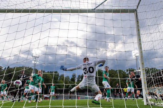 Jönköpings Södras Alexander Nilsson släpper in 0-1