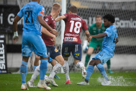Örgrytes Anton Andreasson och AFC Eskilstunas Abdul-Halik