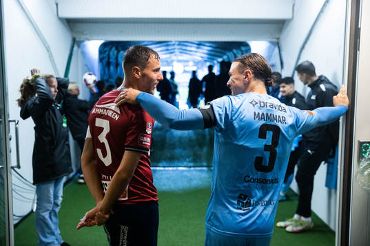 Örgrytes Jonathan Azulay och AFC Eskilstunas Abdelkarim
