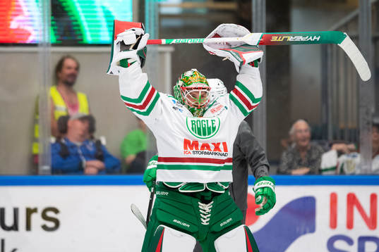 Målvakt Christoffer Rifalk jublar