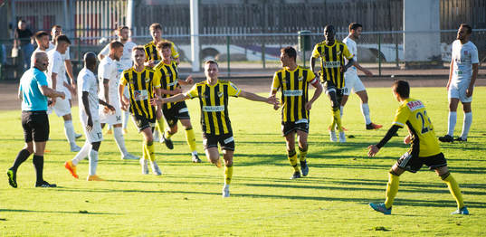 IFK Hässleholms Danny Gunnarsson nickar in 1-2 i matchen i