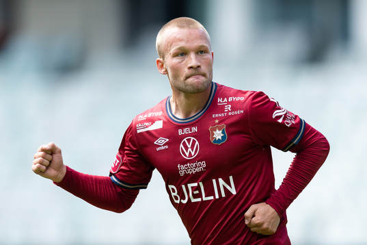 Örgrytes Nicklas Bärkroth jublar