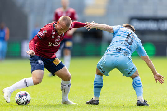 Örgrytes Nicklas Bärkroth och AFC Eskilstunas Ryan