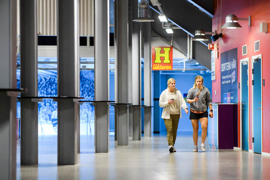 Luleås Emma Nordin och Johanna Fällman i Coop Norrbotten