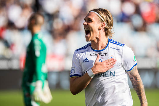 IFK Norrköpings Arnor Sigurdsson jublar