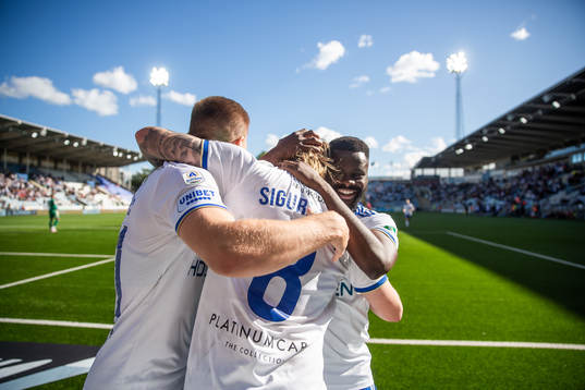 IFK Norrköpings  spelare jublar