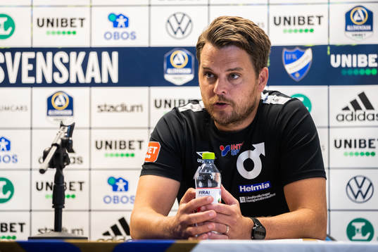Degerfors tränare Andreas Holmberg på presskonferensen
