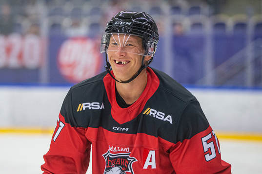 Malmö Redhawks Emil Sylvegård jublar