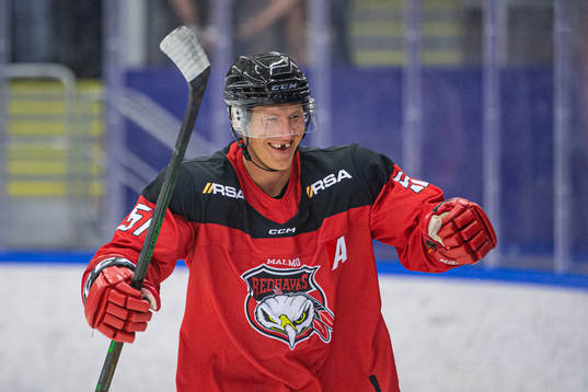 Malmö Redhawks Emil Sylvegård jublar