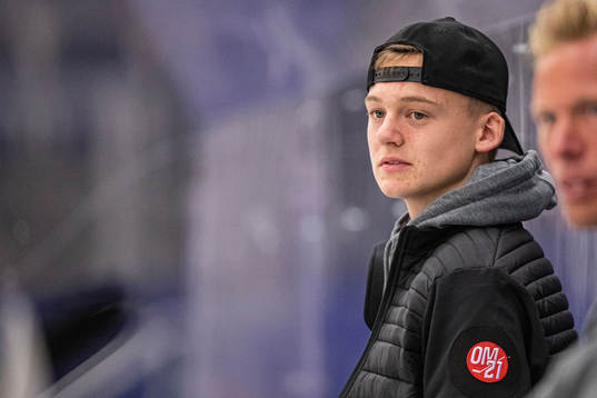 OM21 All-Stars assisterande tränare Elliot Mattsson