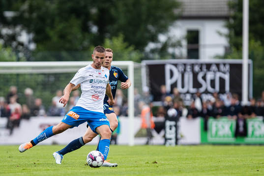 Värnamos Oscar Johansson och Djurgårdens Elias Andersson