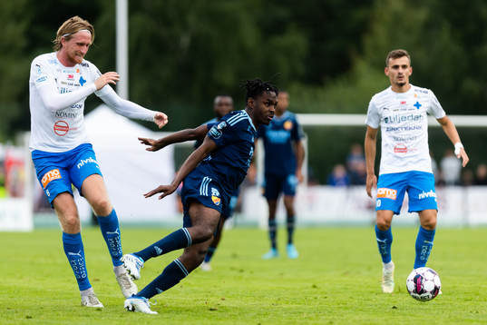 Värnamos Hampus Näsström och Djurgårdens Joel Asoro