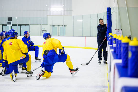 Head coach Tomas Montén of the Swedish under-20 national