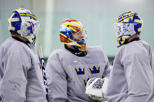 Goaltenders Jesper Wallstedt, Carl Lindbom and Calle Clang