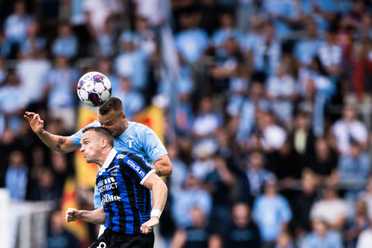 Sirius Aron Bjarnason och Malmö FFs Eric Larsson