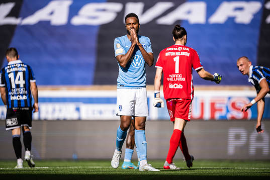 Malmö FFs Isaac Kiese Thelin deppar