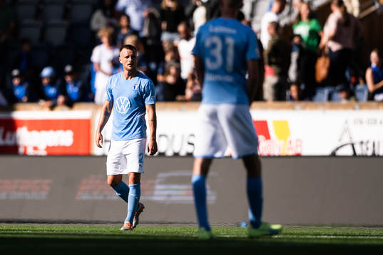Malmö FFs Eric Larsson deppar