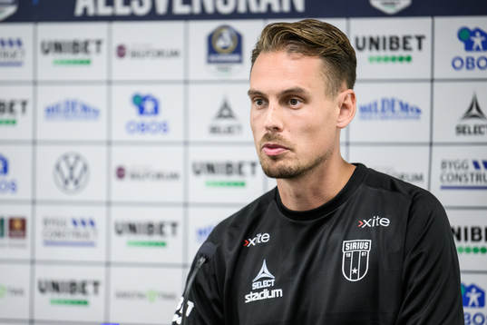 Sirius tränare Daniel Bäckström på presskonferensen