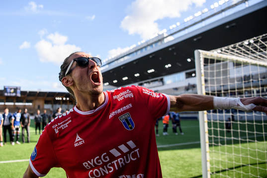 Sirius målvakt David Mitov Nilsson jublar