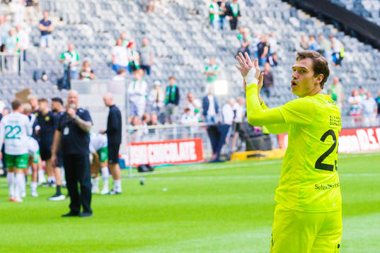 Hammarbys målvakt Davor Blazevic jublar