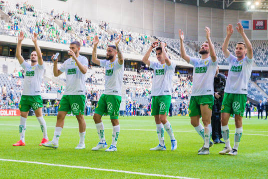 Hammarbys Hammarbys Mohanad Jeahze (m) jublar med