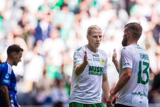 Hammarbys Gustav Ludwigson jublar med Mads Fenger