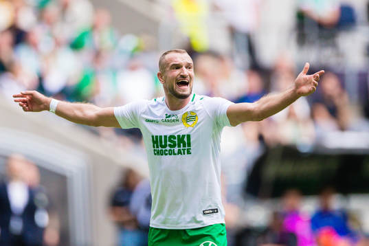 Hammarbys Veton Berisha reagerar