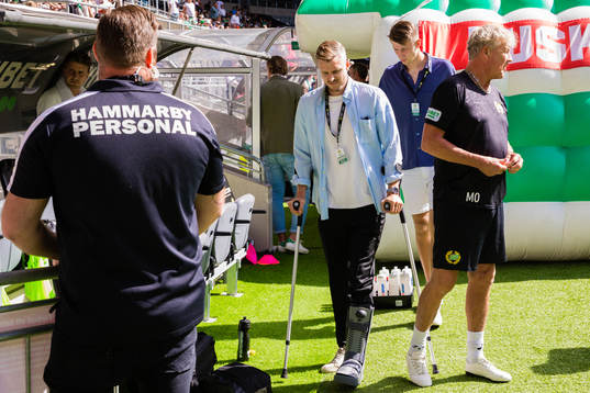 Hammarbys Richard Magyar med kryckor