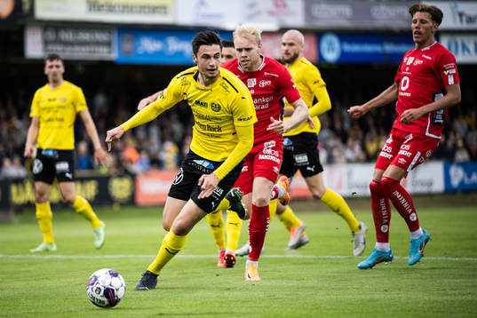Mjällbys Noah Ellie och Elfsborgs Sveinn Gudjohnsen