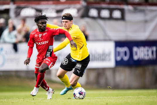 Elfsborgs Emmanuel Boateng och Mjällbys Jacob Bergström