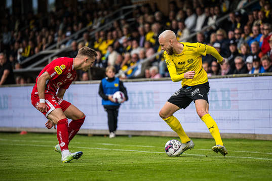 Elfsborgs Jacob Ondrejka och Mjällbys Adam Ståhl