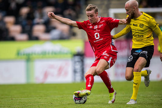 Elfsborgs Jeppe Møldrup Okkels och Mjällbys Adam Ståhl